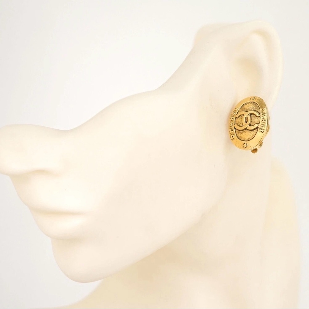 Chanel‎ Vintage CC Logo Paris Oval Clip-on Goldtone Earrings